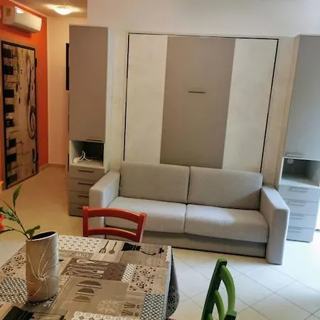 700 Mt Dal Mare, Monolocale Con Box Privato * רימיני